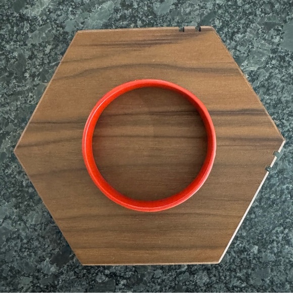 VINTAGE CHINESE CARVED CINNABAR BANGLE BRACELET FLORAL RED - Picture 4 of 5